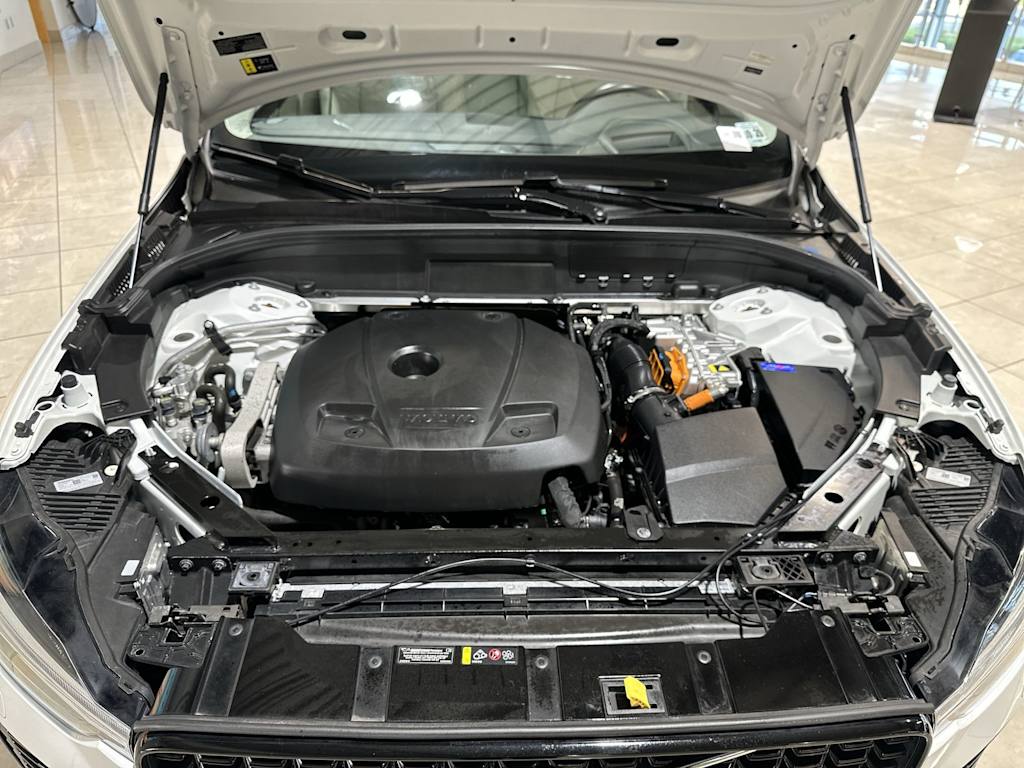 Thumbnail: 2025 Volvo XC60 - 9
