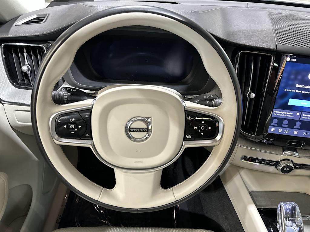 Thumbnail: 2025 Volvo XC60 - 14