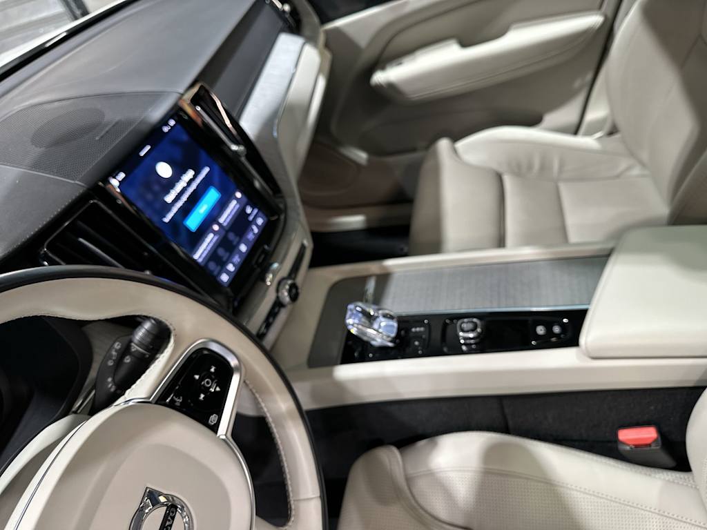 Thumbnail: 2025 Volvo XC60 - 15
