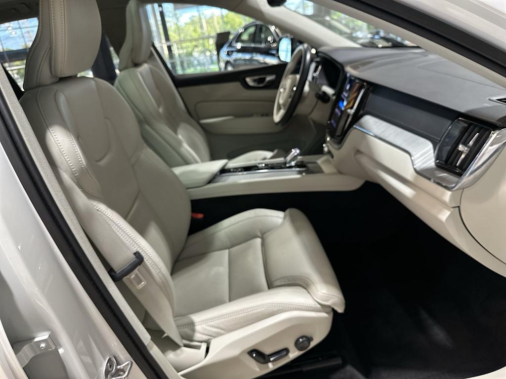 Thumbnail: 2025 Volvo XC60 - 32