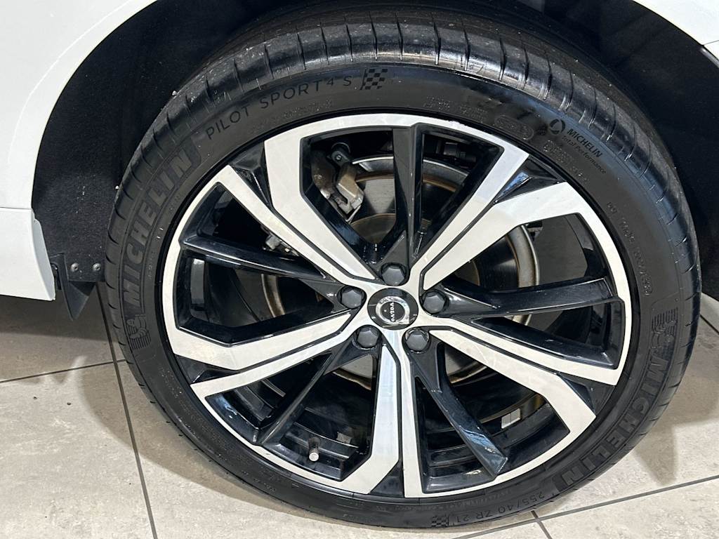 Thumbnail: 2025 Volvo XC60 - 8