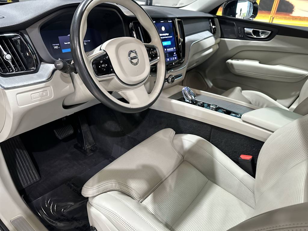 Thumbnail: 2025 Volvo XC60 - 2