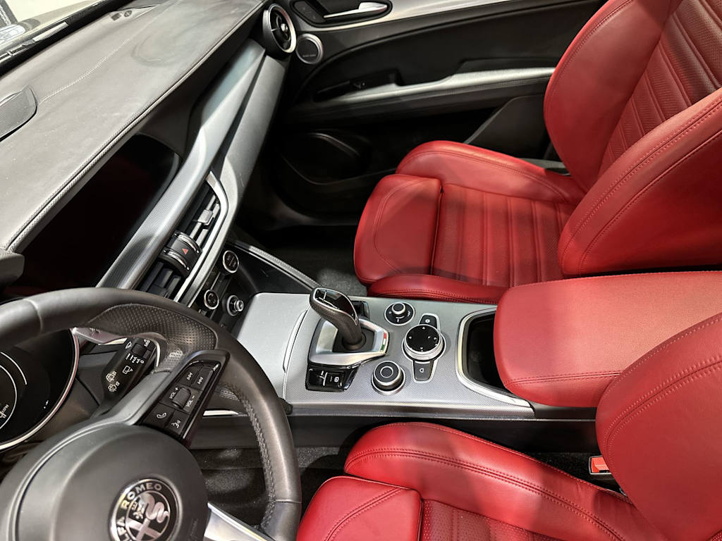 Thumbnail: 2022 Alfa Romeo Stelvio - 15
