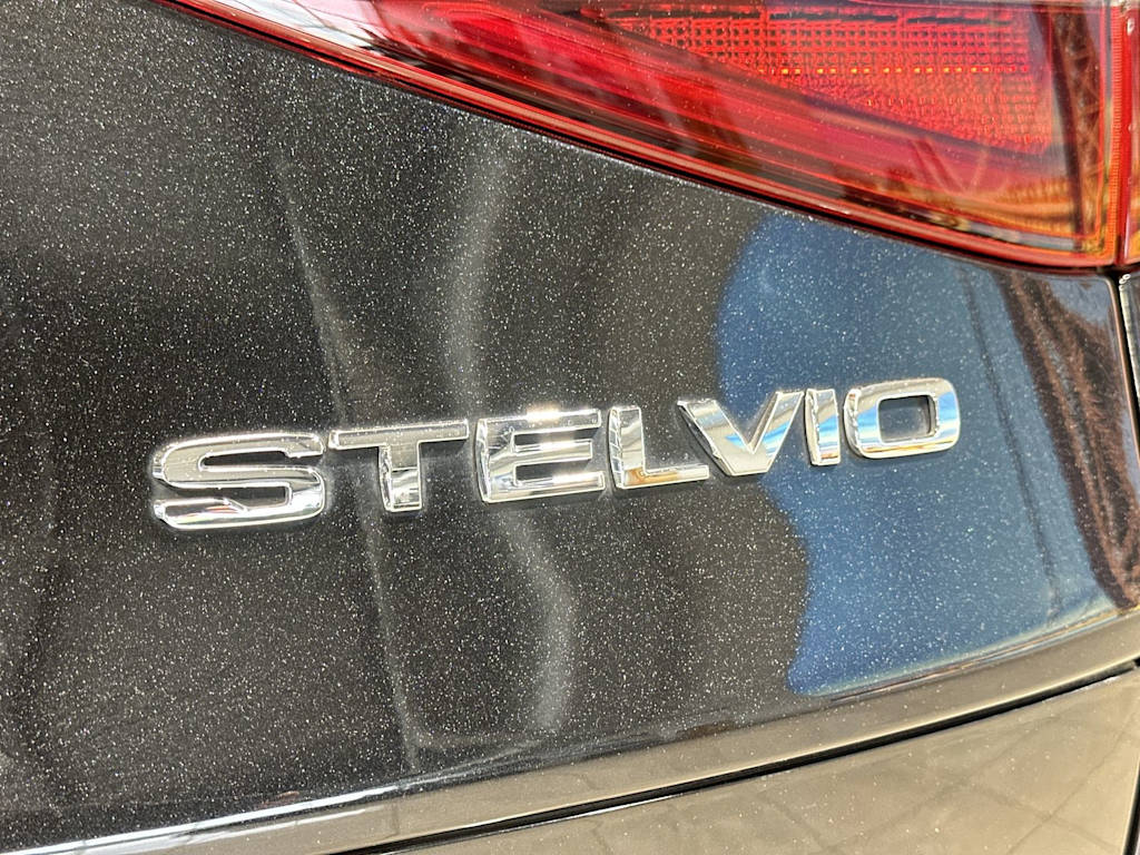 Thumbnail: 2022 Alfa Romeo Stelvio - 31