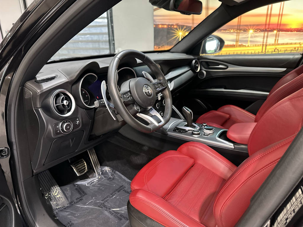 Thumbnail: 2022 Alfa Romeo Stelvio - 2