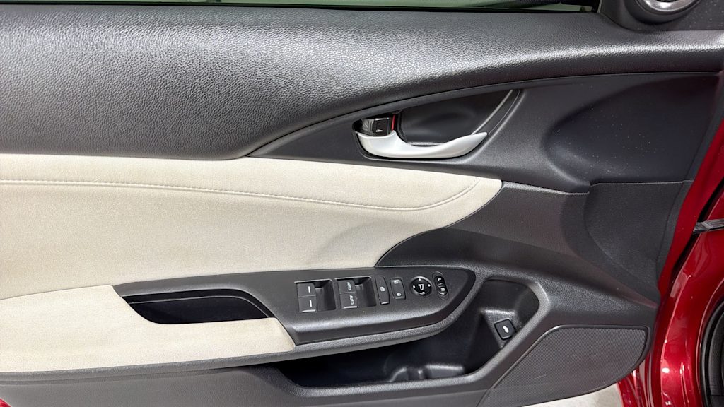 Thumbnail: 2021 Honda Insight - 26
