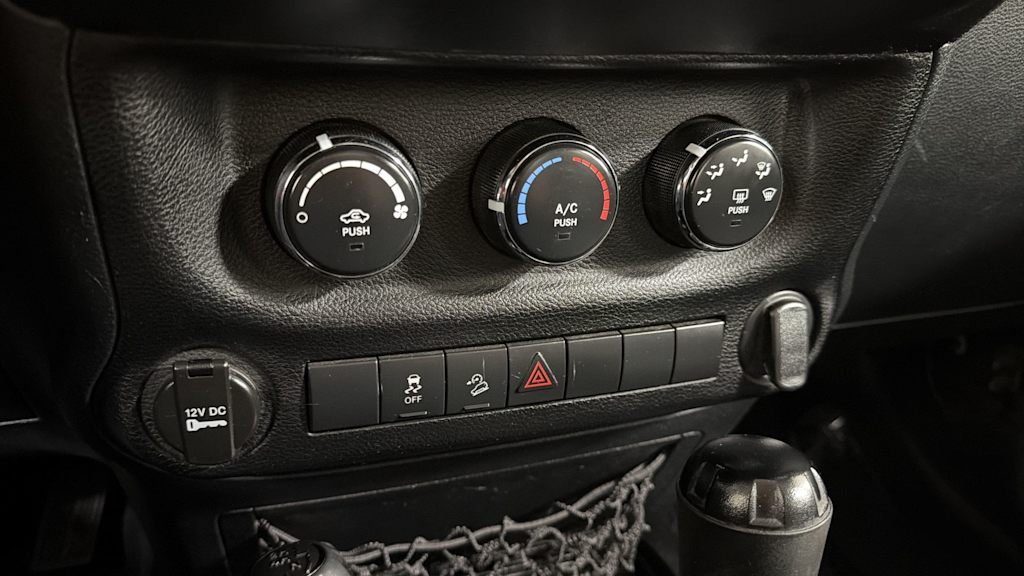 Thumbnail: 2012 Jeep Wrangler - 26