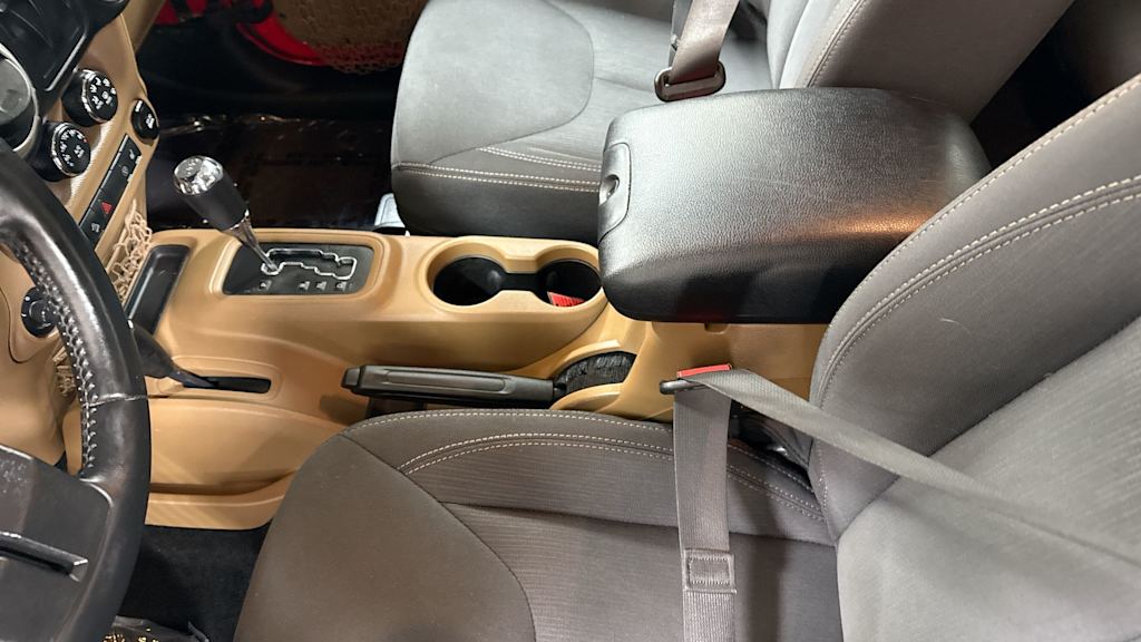 2017 Jeep Wrangler Sahara 28