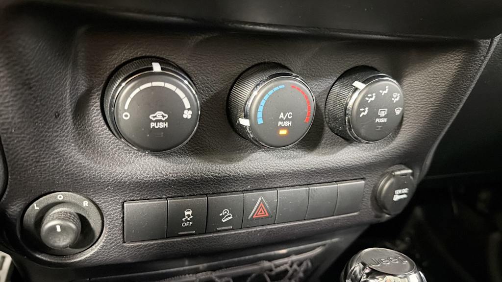Thumbnail: 2015 Jeep Wrangler - 26