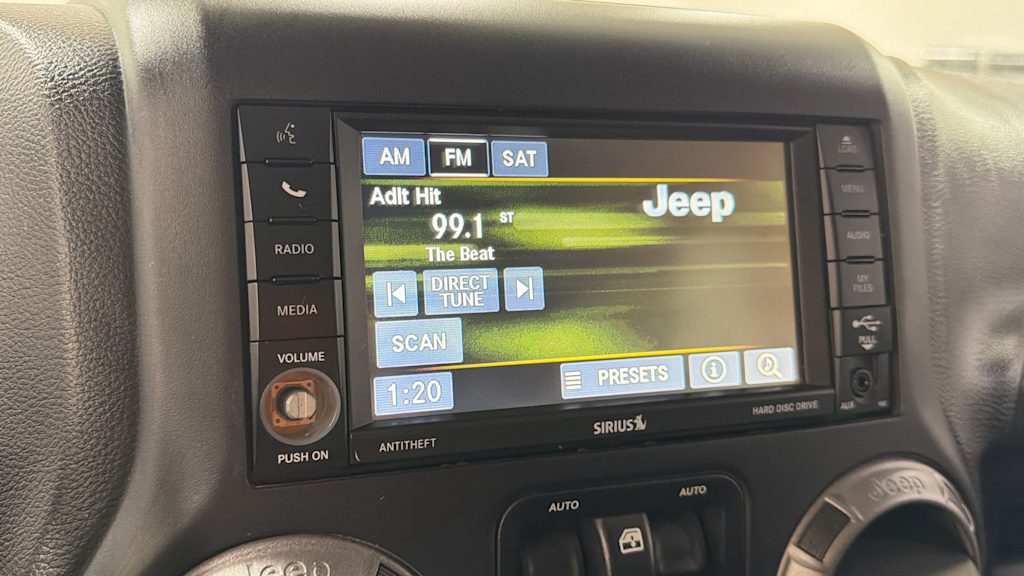 Thumbnail: 2015 Jeep Wrangler - 15