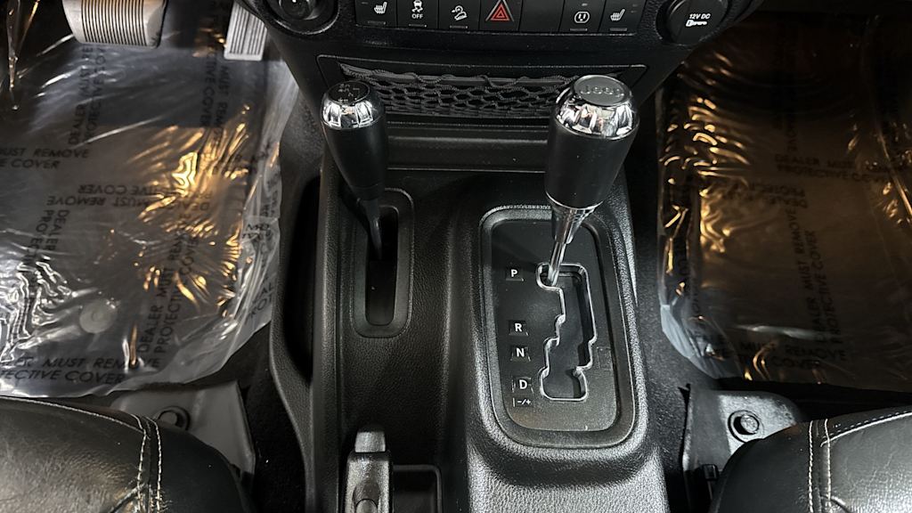 Thumbnail: 2016 Jeep Wrangler - 14