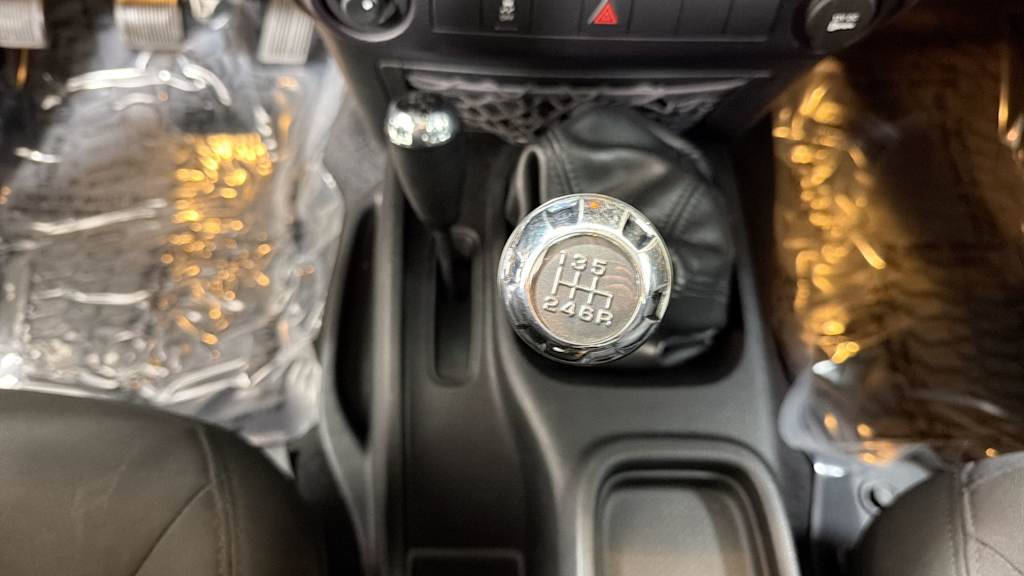 Thumbnail: 2016 Jeep Wrangler - 16