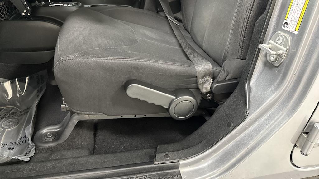 Thumbnail: 2018 Jeep Wrangler - 24