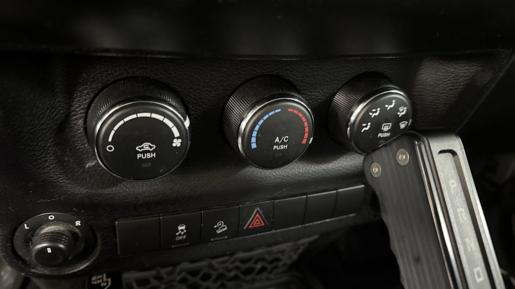 Thumbnail: 2018 Jeep Wrangler - 26