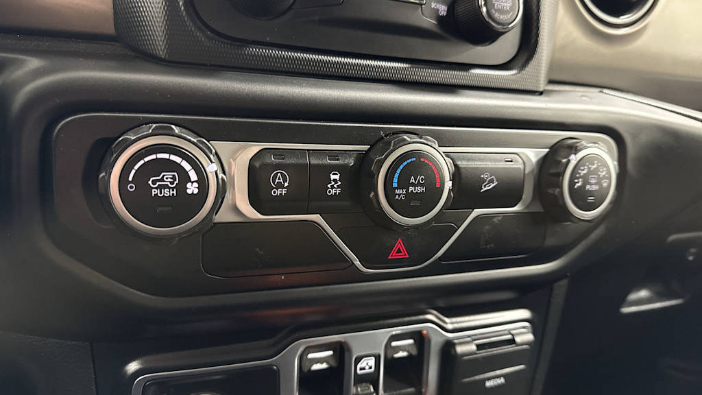 Thumbnail: 2020 Jeep Wrangler - 27