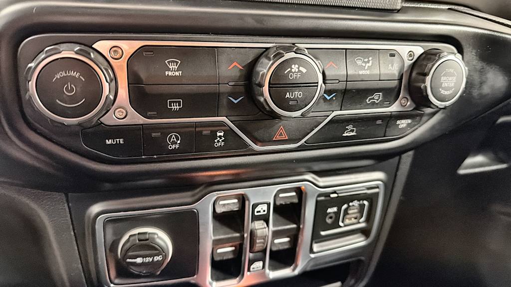 Thumbnail: 2021 Jeep Wrangler - 28