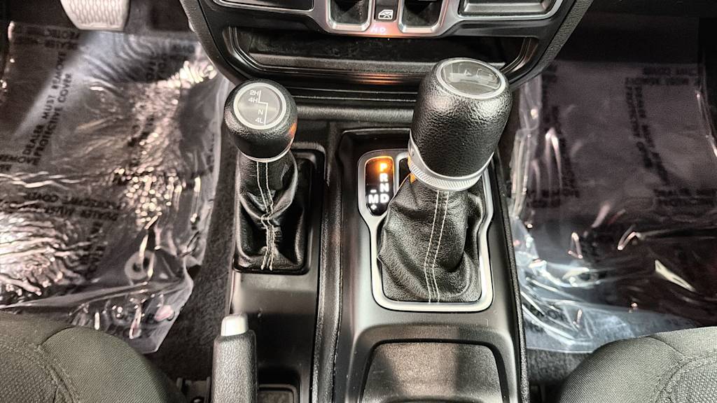 Thumbnail: 2021 Jeep Wrangler - 15
