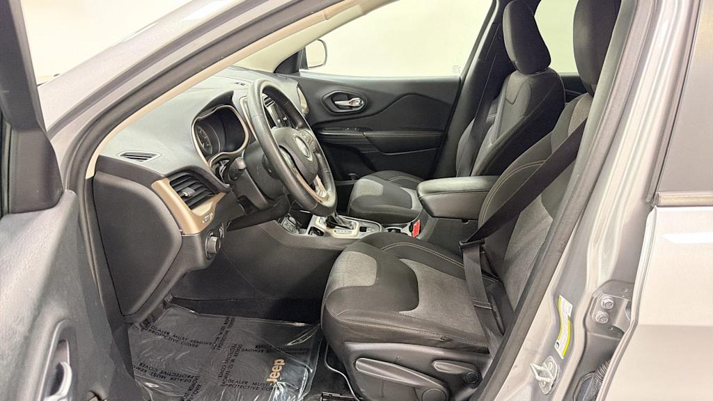Thumbnail: 2014 Jeep Cherokee - 11