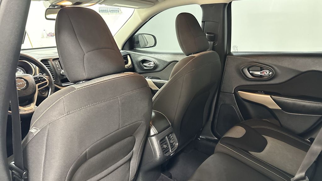 Thumbnail: 2017 Jeep Cherokee - 11