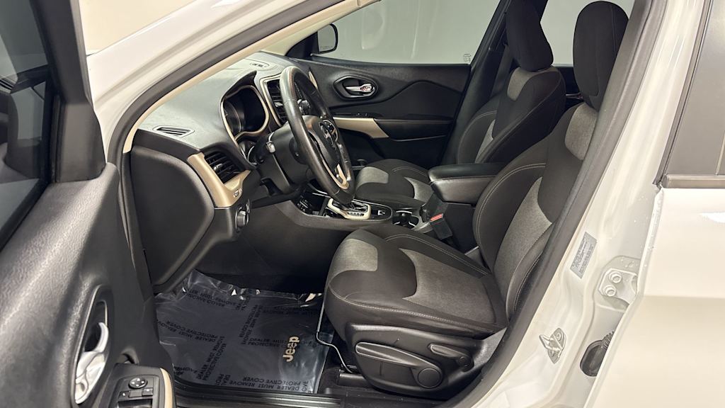 Thumbnail: 2017 Jeep Cherokee - 10