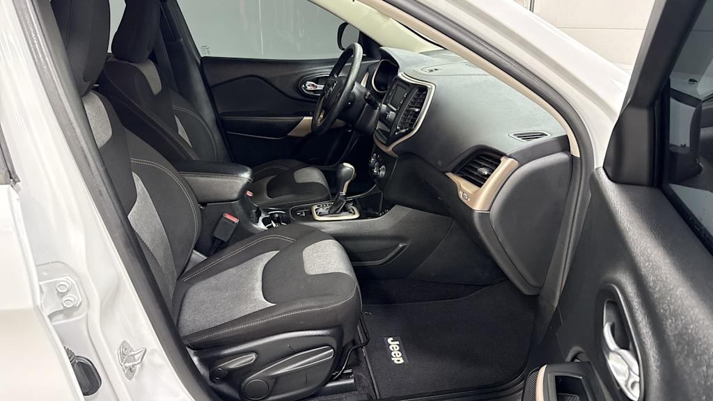 Thumbnail: 2017 Jeep Cherokee - 29