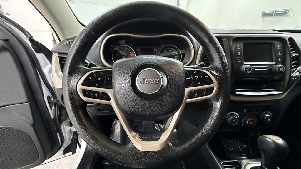 Thumbnail: 2017 Jeep Cherokee - 9