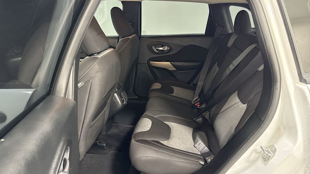 Thumbnail: 2017 Jeep Cherokee - 12