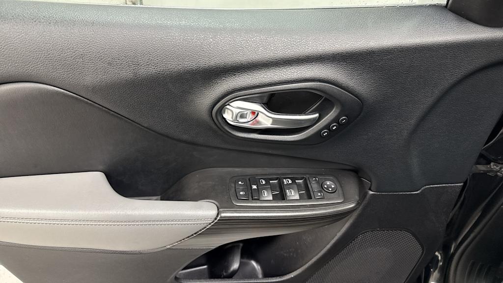 Thumbnail: 2014 Jeep Cherokee - 27