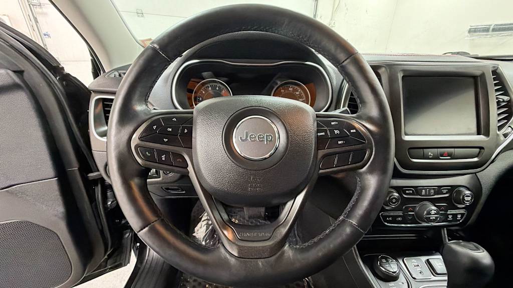 Thumbnail: 2019 Jeep Cherokee - 9