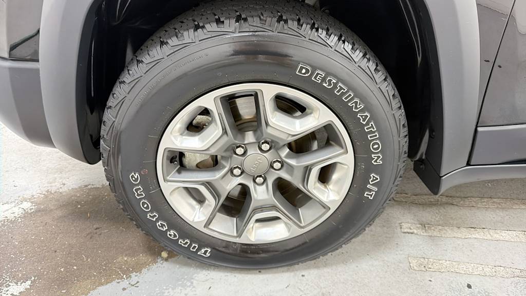 Thumbnail: 2019 Jeep Cherokee - 7
