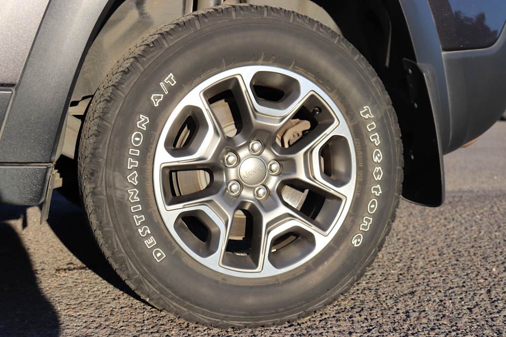 Thumbnail: 2020 Jeep Cherokee - 6