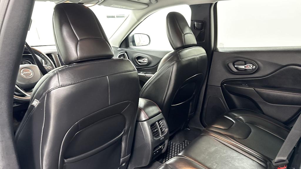 Thumbnail: 2020 Jeep Cherokee - 30