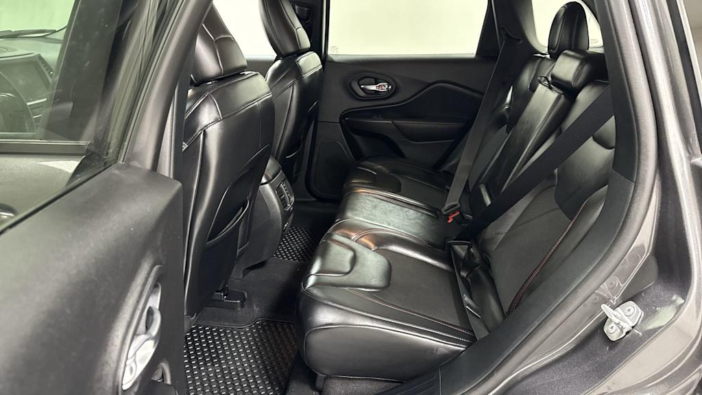 Thumbnail: 2020 Jeep Cherokee - 12