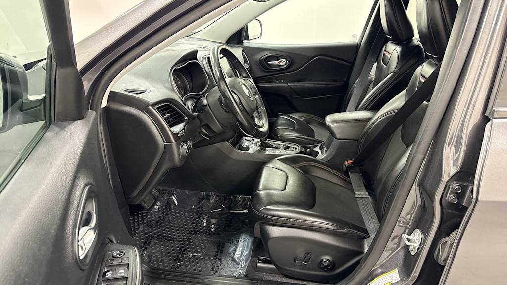 Thumbnail: 2020 Jeep Cherokee - 10