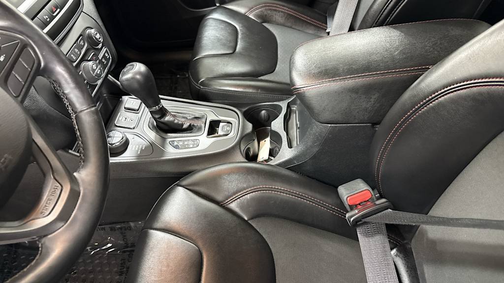 Thumbnail: 2020 Jeep Cherokee - 13