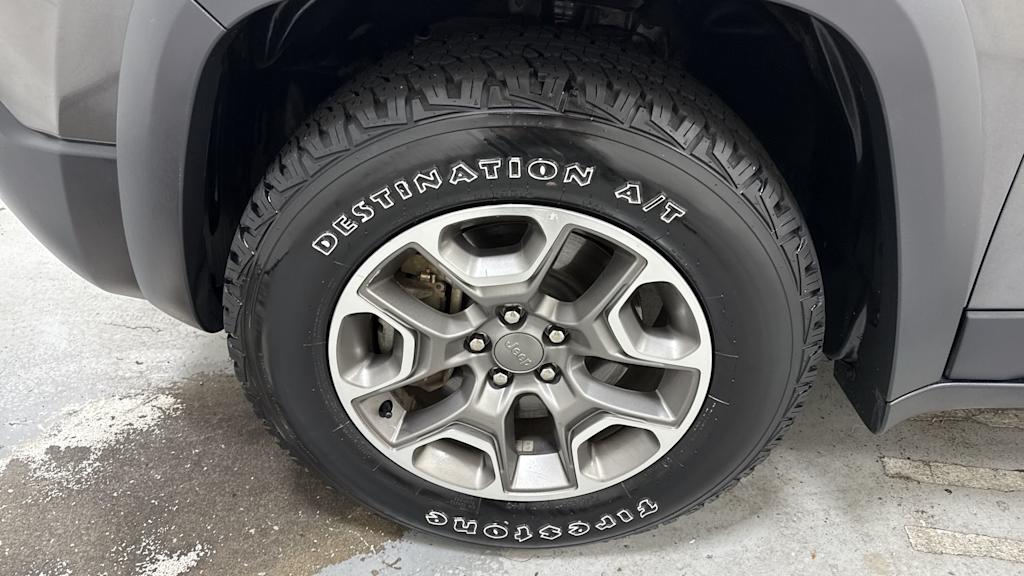 Thumbnail: 2020 Jeep Cherokee - 7