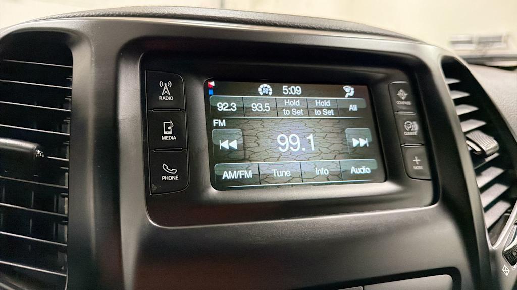 Thumbnail: 2017 Jeep Cherokee - 15