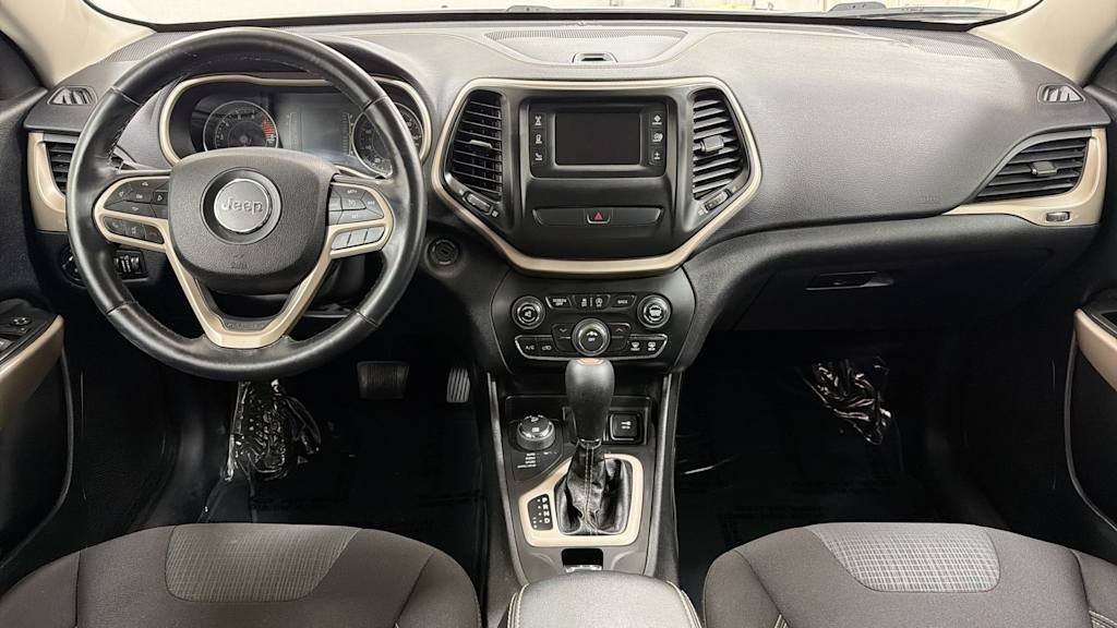 Thumbnail: 2017 Jeep Cherokee - 14
