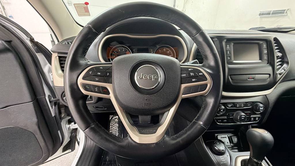 Thumbnail: 2017 Jeep Cherokee - 9