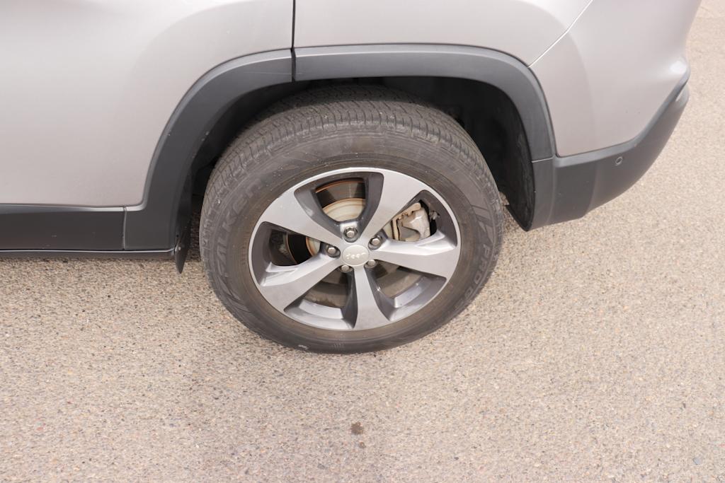 Thumbnail: 2019 Jeep Cherokee - 6