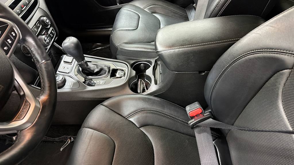 Thumbnail: 2019 Jeep Cherokee - 29