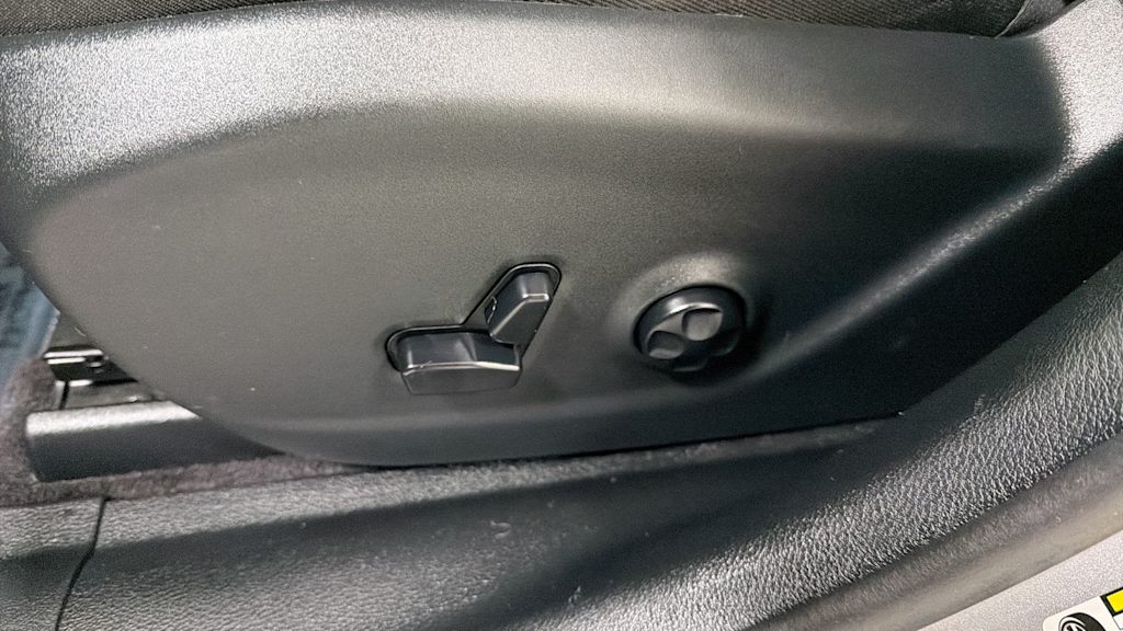 Thumbnail: 2019 Jeep Cherokee - 24