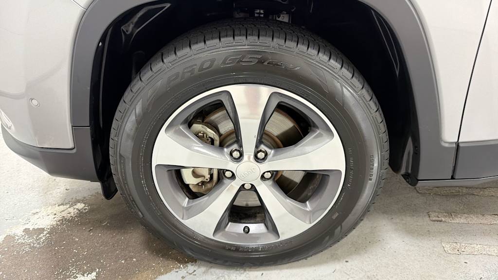 Thumbnail: 2019 Jeep Cherokee - 7