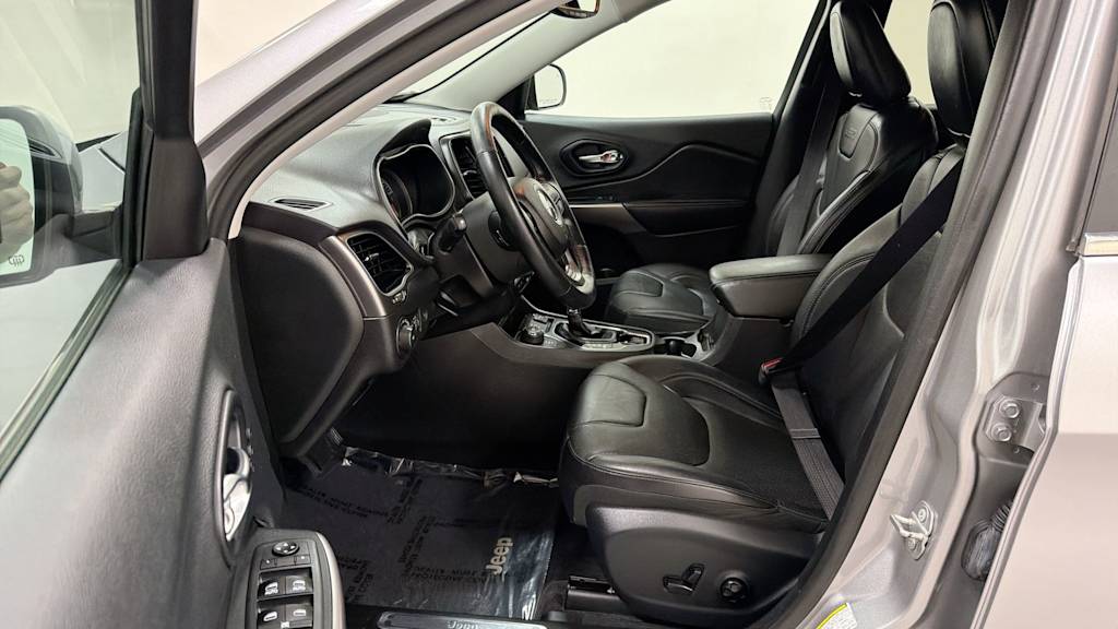 Thumbnail: 2019 Jeep Cherokee - 11