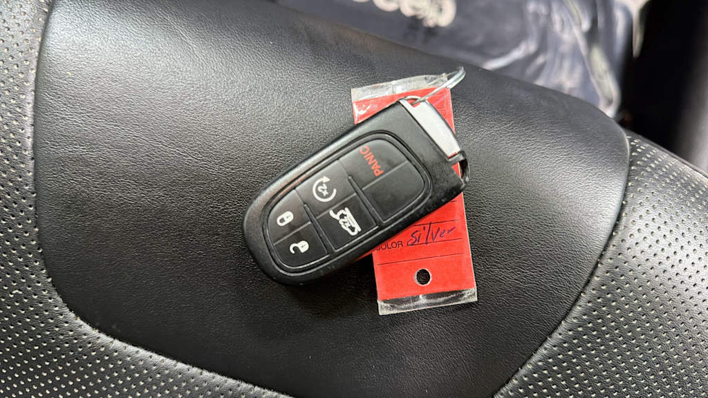 Thumbnail: 2019 Jeep Cherokee - 18