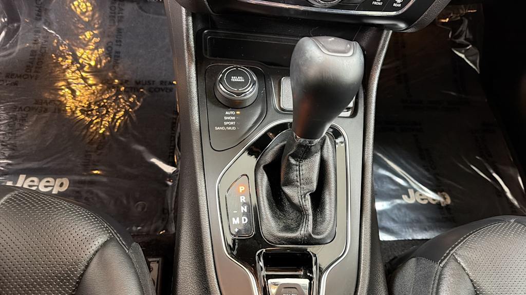 Thumbnail: 2019 Jeep Cherokee - 15