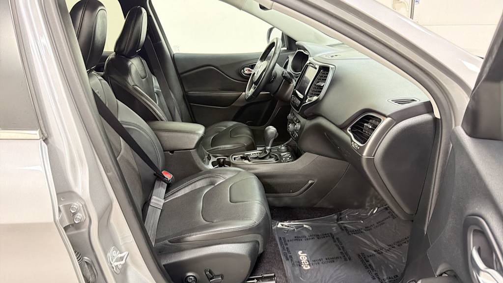 Thumbnail: 2019 Jeep Cherokee - 31