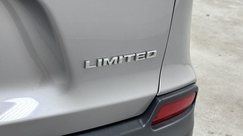 Thumbnail: 2019 Jeep Cherokee - 6