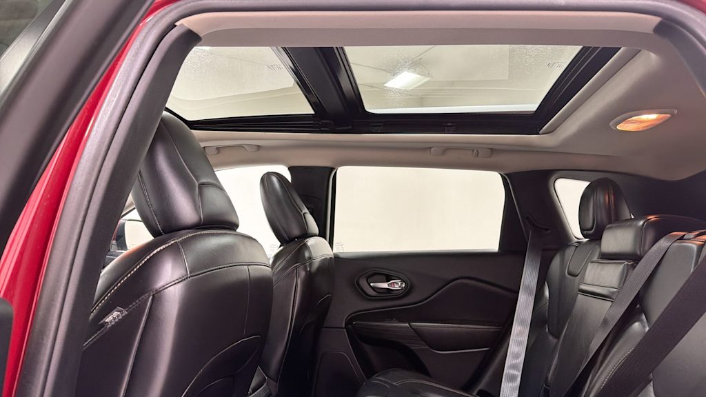 Thumbnail: 2016 Jeep Cherokee - 30