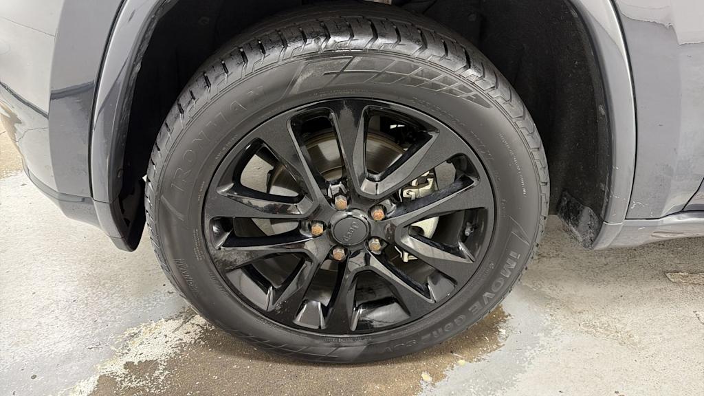 Thumbnail: 2017 Jeep Grand Cherokee - 8